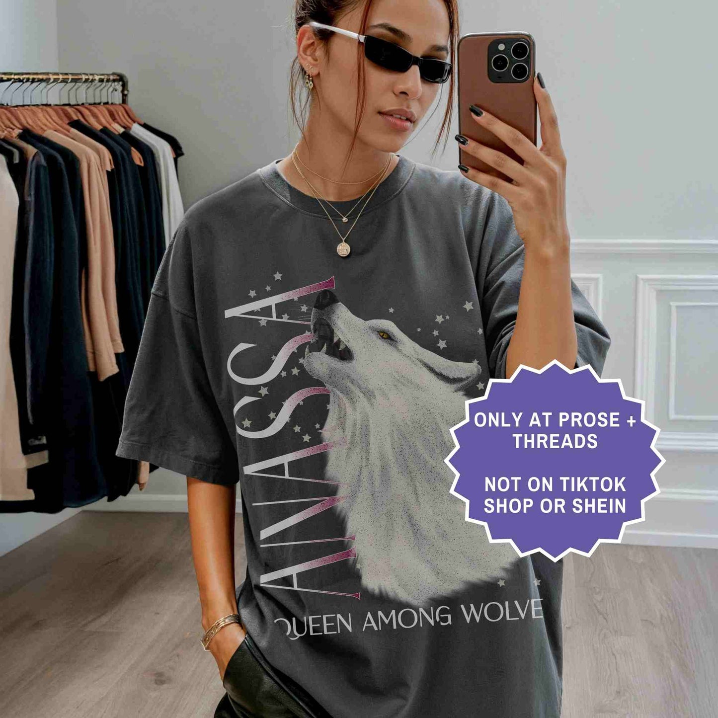 Anassa retro Dire Wolf tee inspired by Dire Bound. Vintage-style romantasy shirt for book lovers and fantasy readers.