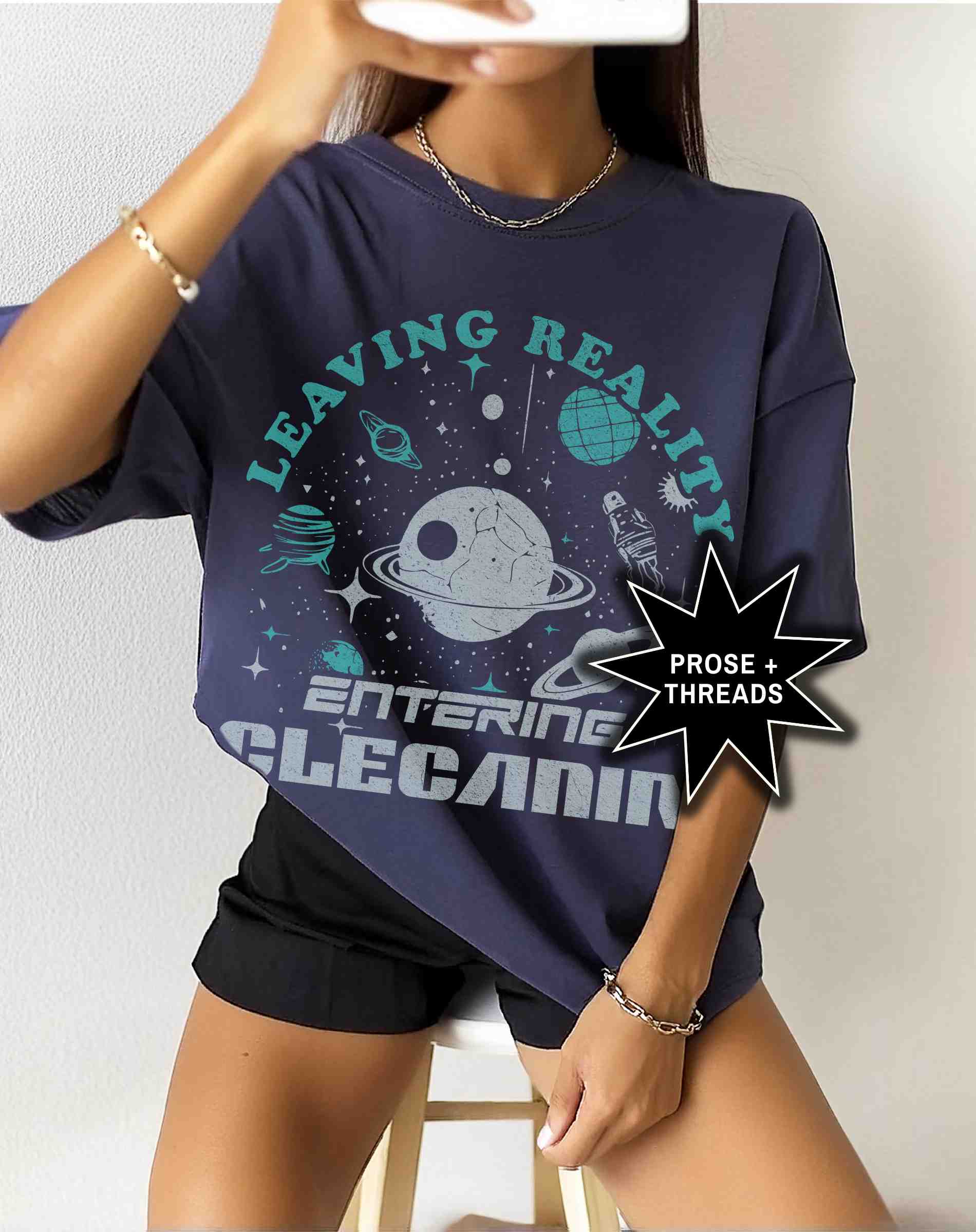 Alien romance graphic shirt for fantasy and BookTok reader